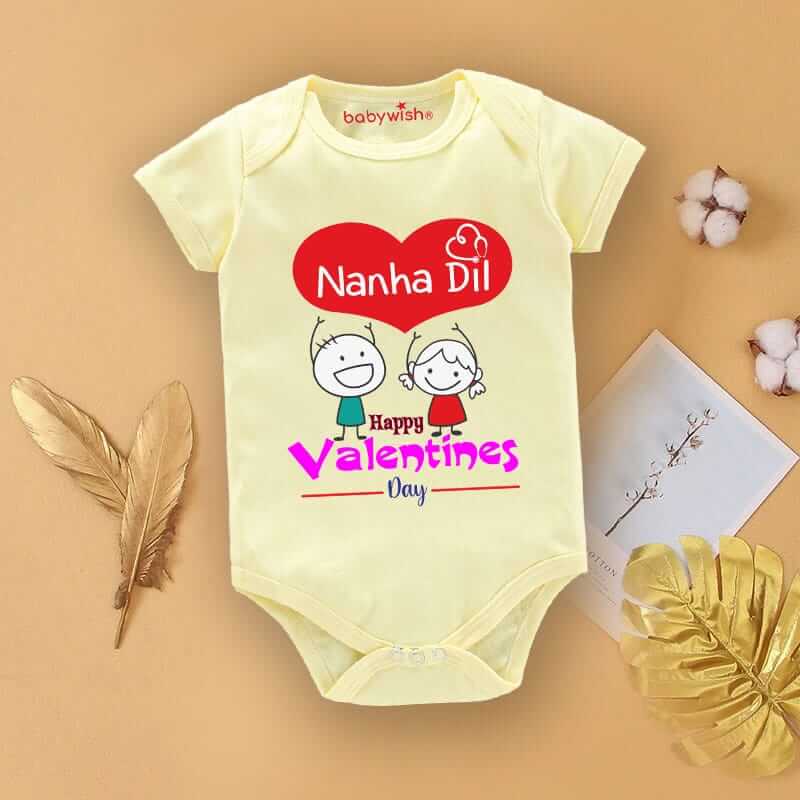 Baby First Valentine’s Day Romper Clothes | Baby Valentine Bodysuits | Newborn Outfit Envelope Neck Half Sleeve Unisex Onesies “Nana’s Dil on Valentine” | Cute Baby Gift Romper for Boys & Girls