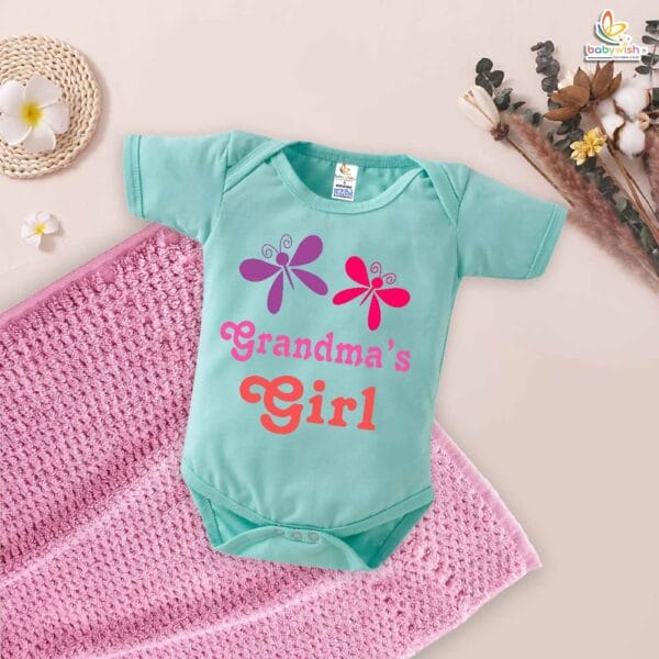 Grandma's Girl – Adorable Grandmother Romper & Bodysuit for Babies | Perfect Gift for Newborns | Babywish - Image 2